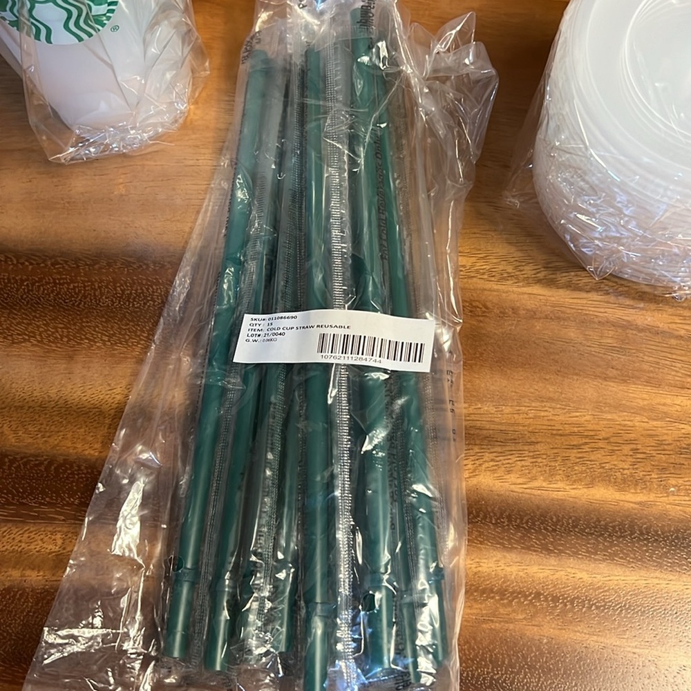 Starbucks Reusable Cups with lids and straws. - Picture 4 of 8